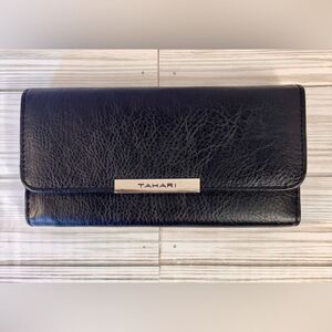 070-Tahari black leather long wallet